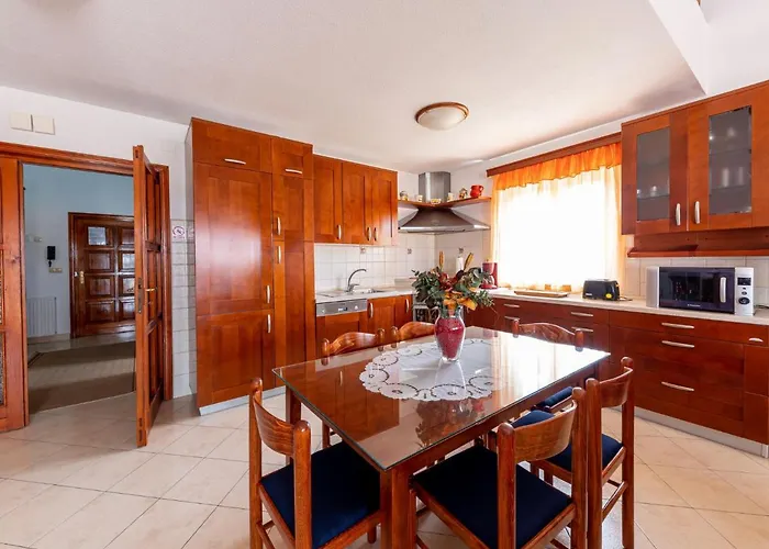 Appartamento Saba-2 By Interhome Traù